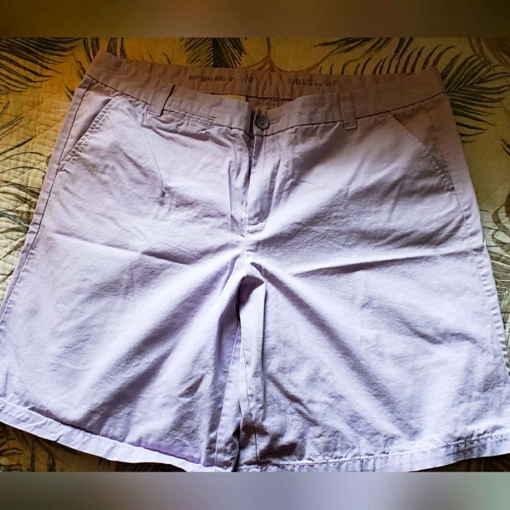 Gap boyfriend roll up khaki shorts